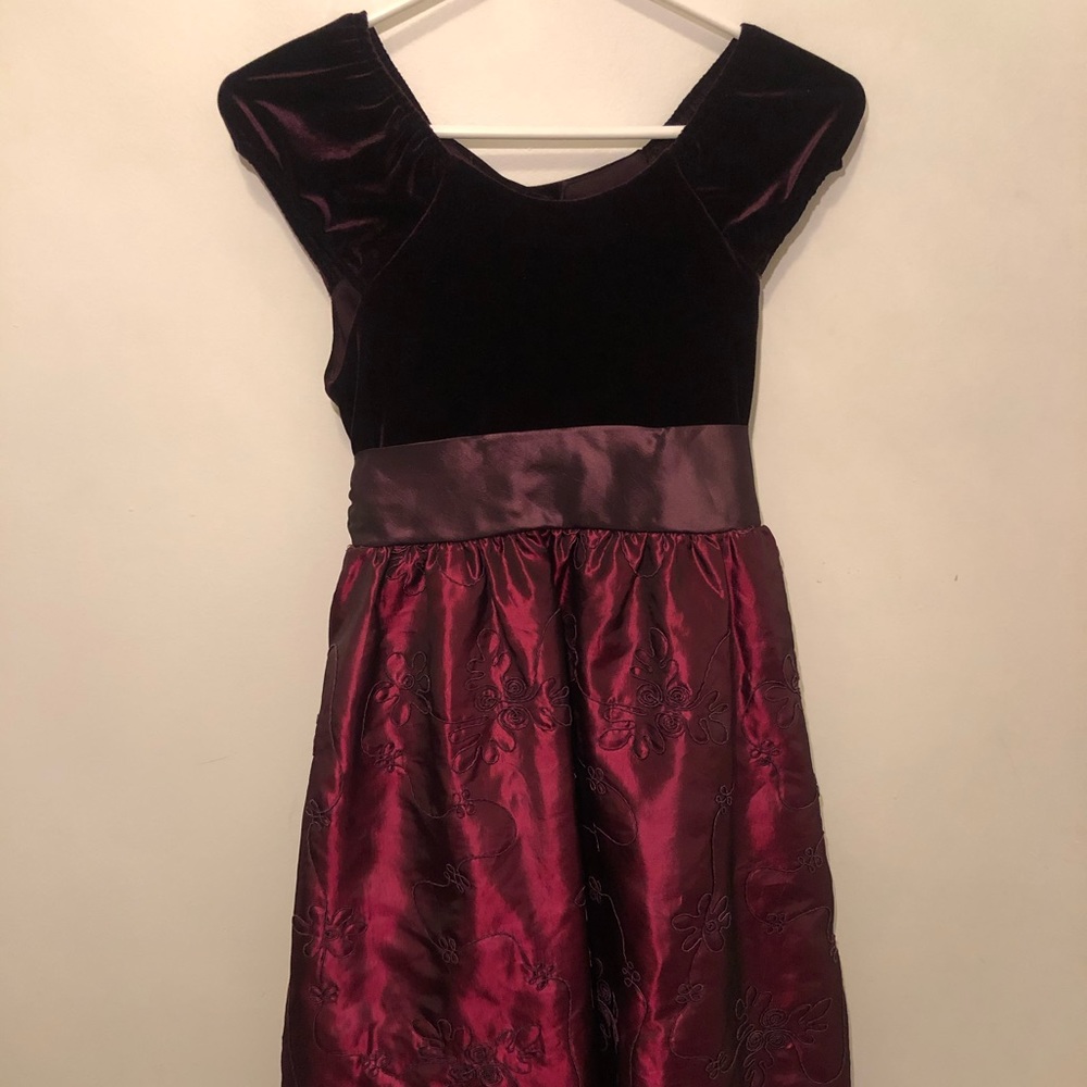 Never worn🌸Kids formal Dorissa burgundy dress
